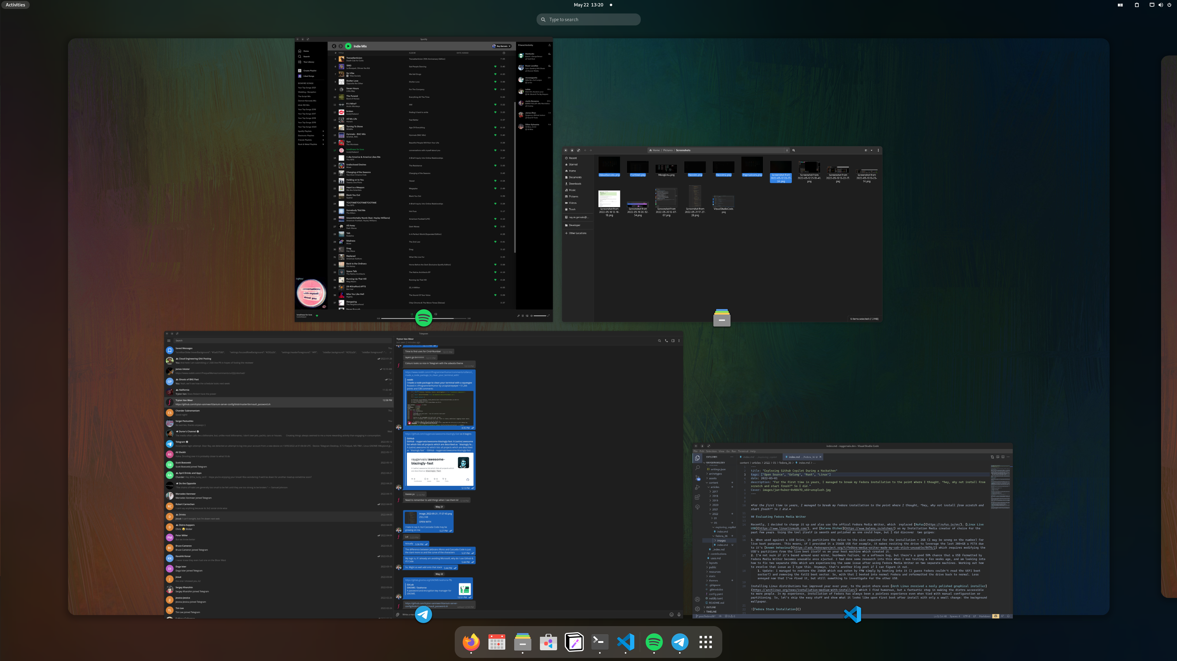 Fedora 36 With Blur My Shell